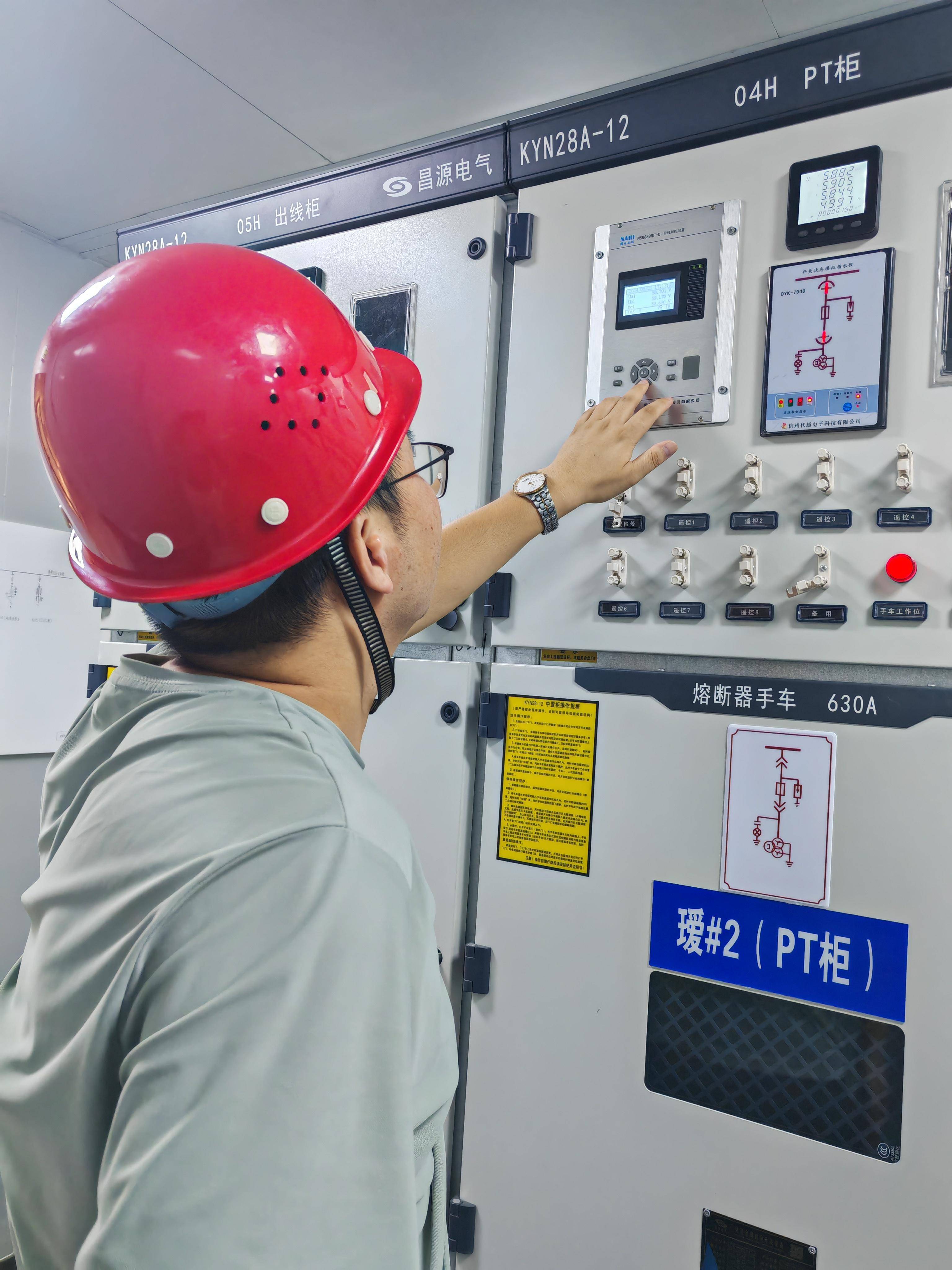 祝賀我司中鐵十四局電氣化工程有限公司華能安陽(yáng)30兆瓦光伏項(xiàng)目驗(yàn)收成功！
